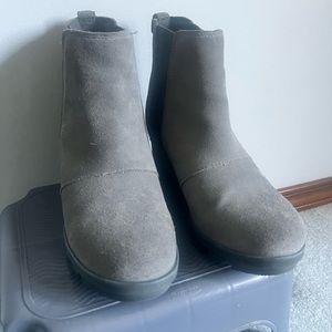Sorel 6.5 Suede Gray Boots